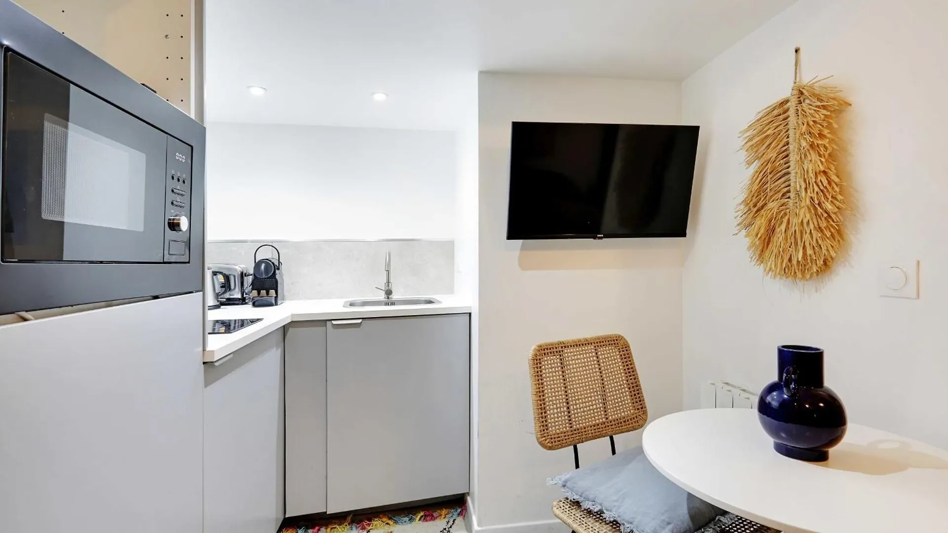 Apartment Beautiful And Contemporary - Arc De Triomphe Champs Elysees Paris